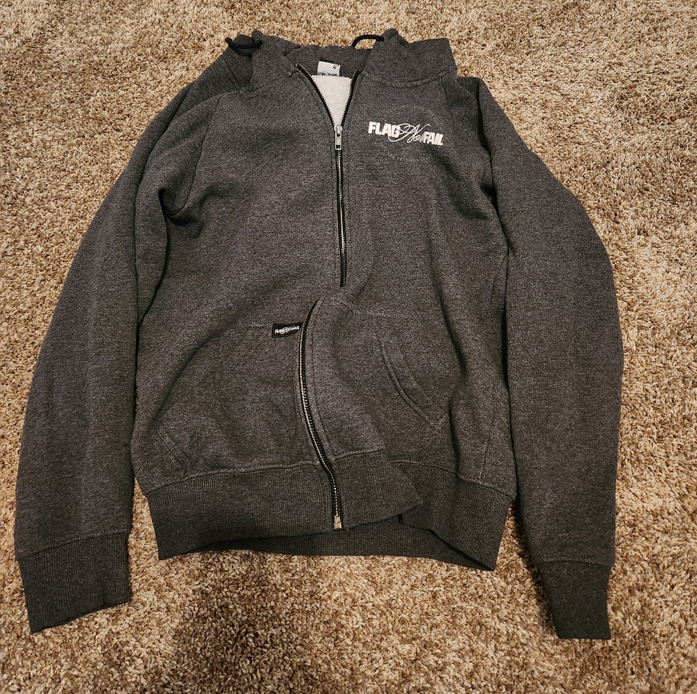 Flag nor fail zip up